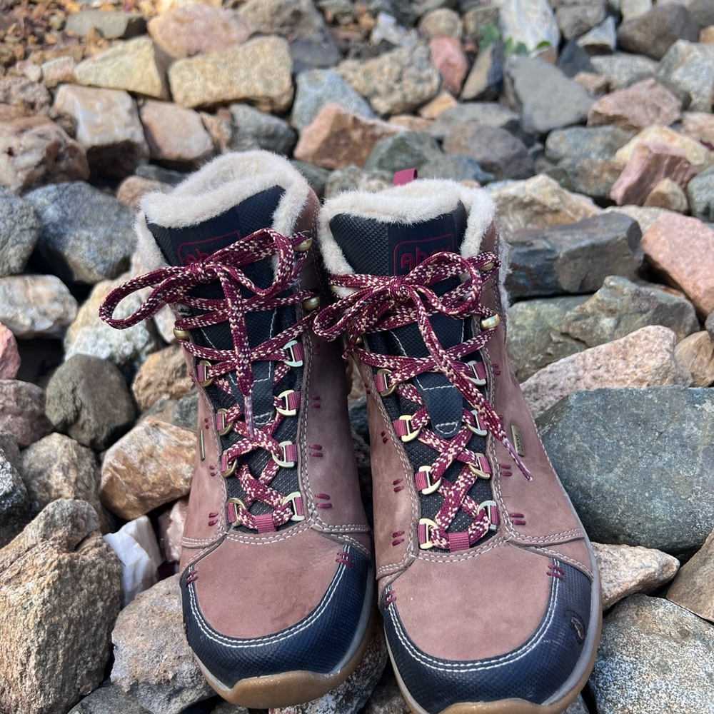 Ahnu Montara ll boot